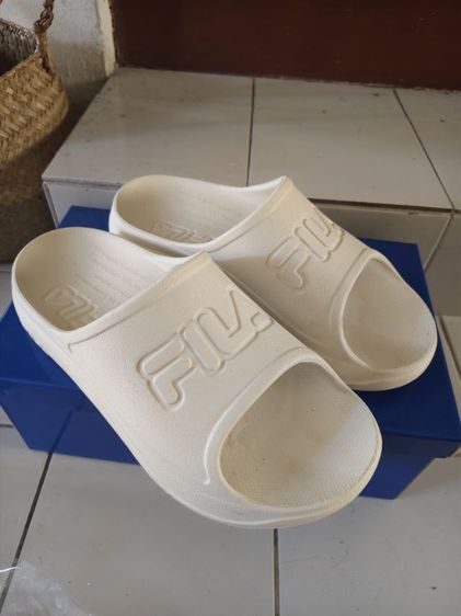 รองเท้า fila แท้ สภาพดีมากๆ สีขาว off white size 9 ใส่ไปทะเล 1 ครั้ง