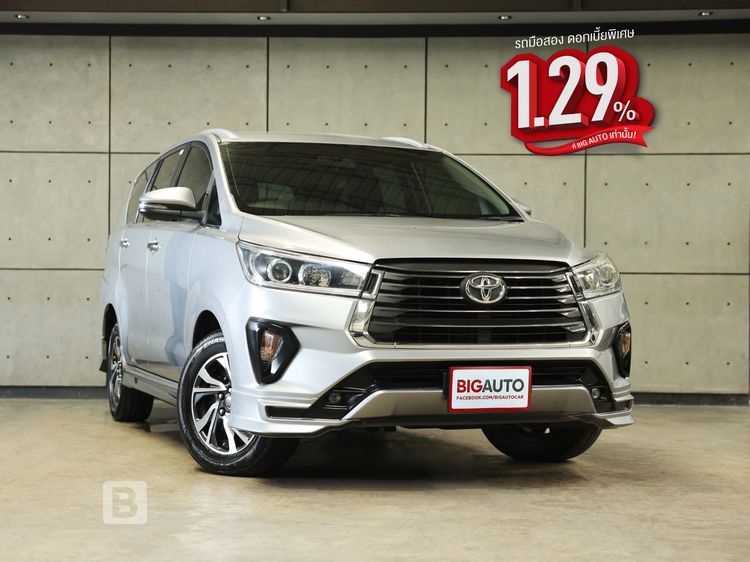 รถ Toyota Innova 2.8 Crysta สี บรอนซ์เงิน