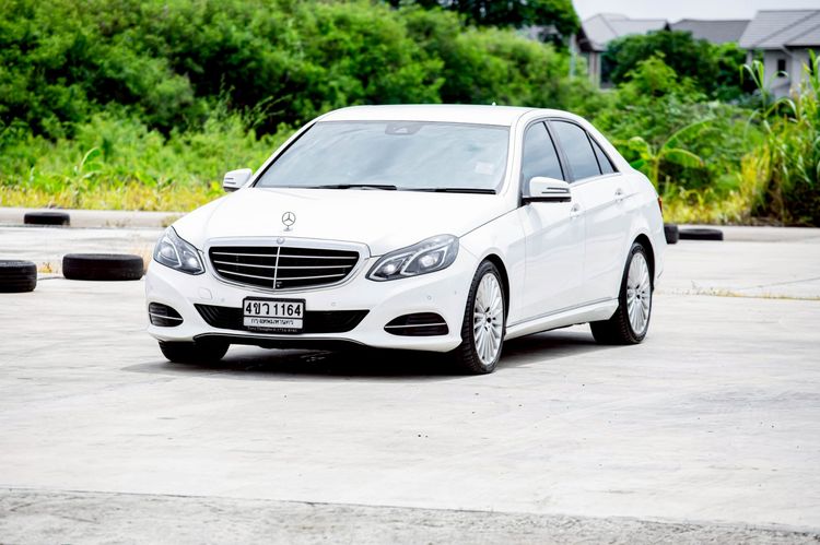 Mercedes-Benz E-Class 2015 E300 2.2 BlueTEC Hybrid Executive Sedan ไฮบริด เกียร์อัตโนมัติ ขาว