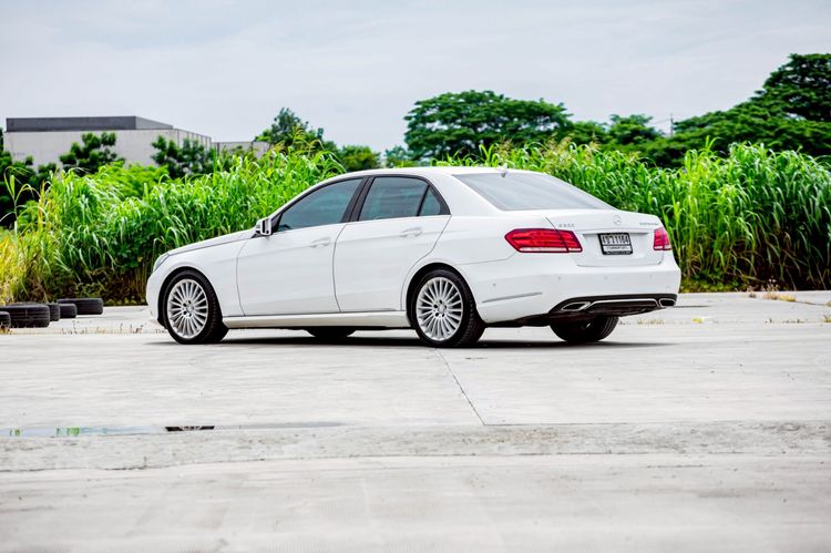 Mercedes-Benz E-Class 2015 E300 2.2 BlueTEC Hybrid Executive Sedan ไฮบริด เกียร์อัตโนมัติ ขาว รูปที่ 3