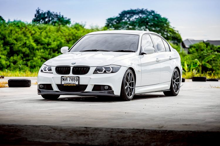รถ BMW Series 3 318i สี ขาว