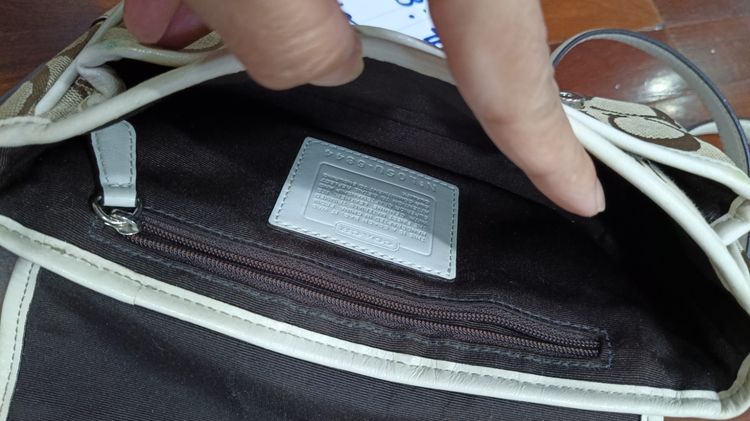 Coach Signature Soho Mini Field Bag รูปที่ 10