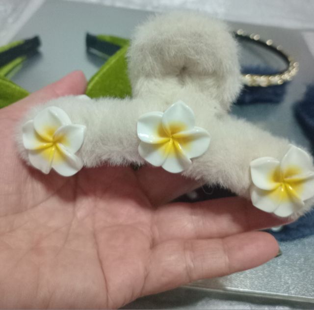 ที่คาดผมกับที่หนีบผมทั้งหมด 4 ชิ้น 100 บาทค่าส่ง 25 บาท รูปที่ 4