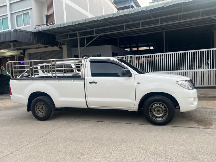 รถ Toyota Hilux Vigo 2.5 J สี ขาว