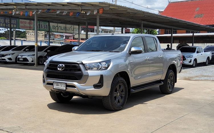 รถ Toyota Hilux Revo Double Cab 2.4 Entry Prerunner สี บรอนซ์เงิน