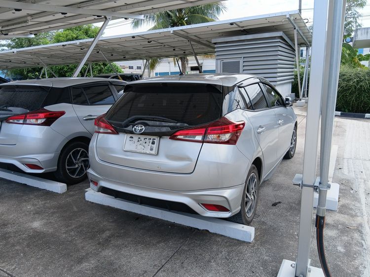 Toyota Yaris 2021 1.2 Sport Premium Sedan เบนซิน ไม่ติดแก๊ส เกียร์อัตโนมัติ เงิน รูปที่ 3