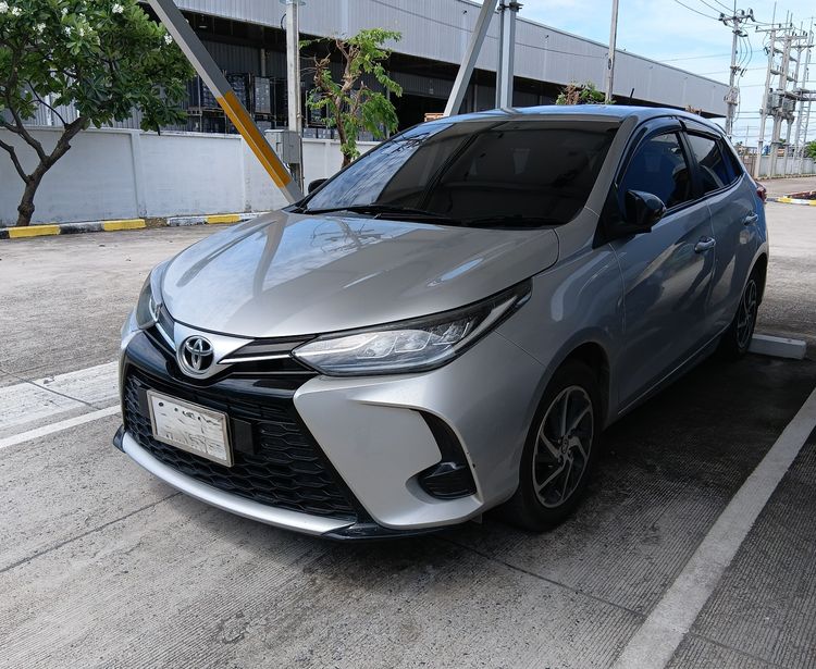 รถ Toyota Yaris 1.2 Sport Premium สี เงิน