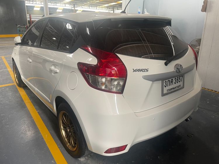 รถ Toyota Yaris 1.2 E สี ขาว