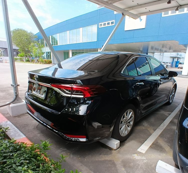 Toyota Corolla 2021 1.6 Sedan เบนซิน ไม่ติดแก๊ส เกียร์อัตโนมัติ ดำ รูปที่ 3