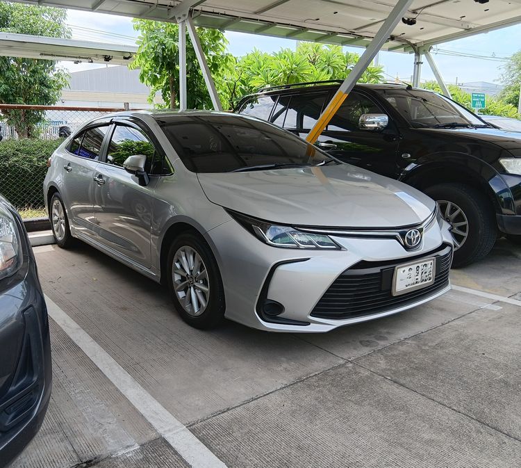 Toyota Corolla 2021 1.6 Sedan เบนซิน ไม่ติดแก๊ส เกียร์อัตโนมัติ เงิน รูปที่ 2