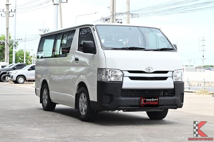 Toyota Hiace 2018 3.0 Economy Van ดีเซล ไม่ติดแก๊ส เกียร์ธรรมดา ขาว