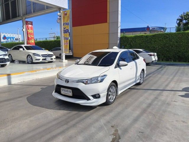 รถ Toyota Vios 1.5 E สี ขาว