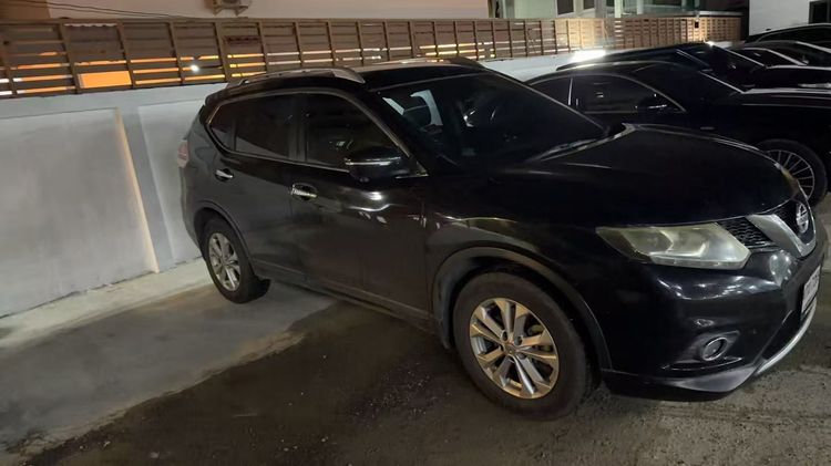 Nissan X-Trail 2014 2.0 4WD Sedan ดีเซล ไม่ติดแก๊ส เกียร์อัตโนมัติ ดำ รูปที่ 2