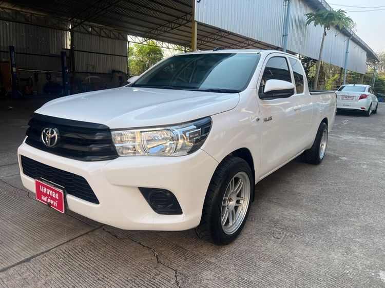 รถ Toyota Hilux Revo 2.4 J สี ขาว