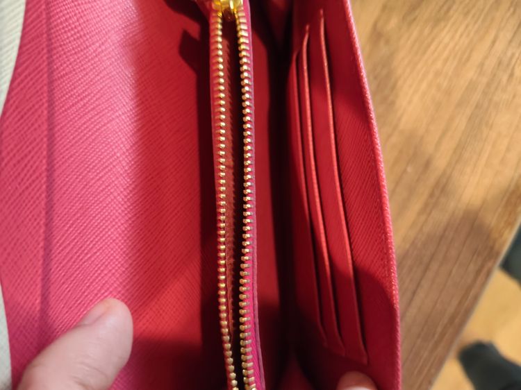 Prada wallet มีสายคล้อง รูปที่ 2