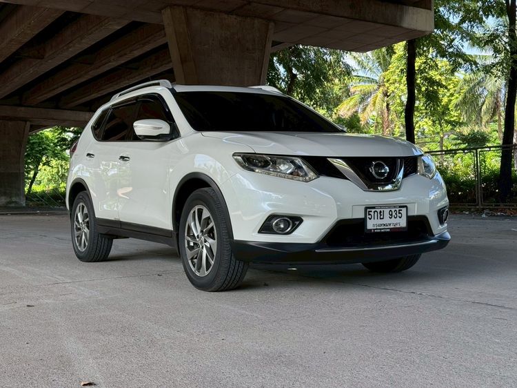 Nissan X-Trail 2016 2.5 V 4WD Utility-car เบนซิน ไม่ติดแก๊ส เกียร์อัตโนมัติ ขาว รูปที่ 2