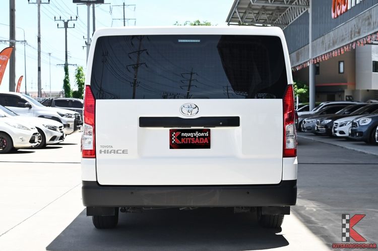 Toyota Hiace 2022 2.8 economy Van ดีเซล ไม่ติดแก๊ส เกียร์ธรรมดา ขาว รูปที่ 4