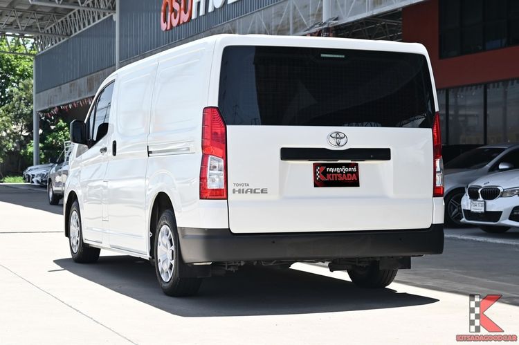 Toyota Hiace 2022 2.8 economy Van ดีเซล ไม่ติดแก๊ส เกียร์ธรรมดา ขาว รูปที่ 3
