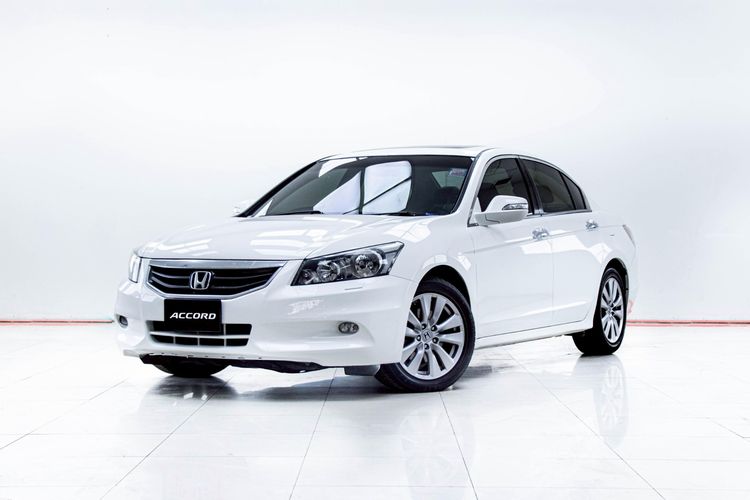 รถ Honda Accord 2.4 JP สี ขาว
