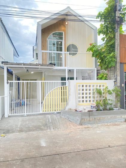 บ้านสวยสไตล์ไม่เหมือนใครทำเลดีติดถนนเมนหลักบรรยากาศน่าอยู่สุดๆค่ะ