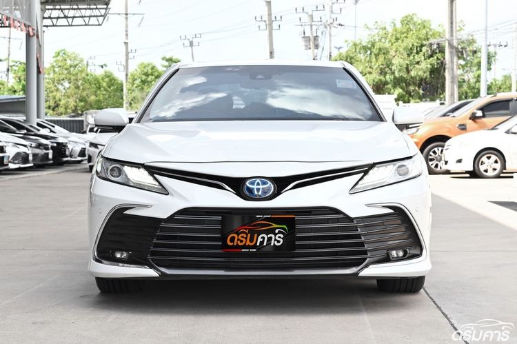 Toyota Camry 2022 2.5 HEV Premium Sedan ไฮบริด ไม่ติดแก๊ส เกียร์อัตโนมัติ ขาว รูปที่ 2