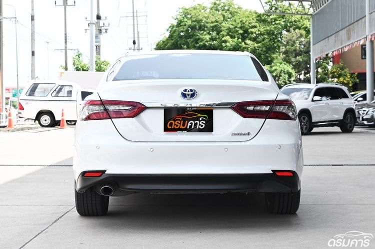 Toyota Camry 2022 2.5 HEV Premium Sedan ไฮบริด ไม่ติดแก๊ส เกียร์อัตโนมัติ ขาว รูปที่ 4