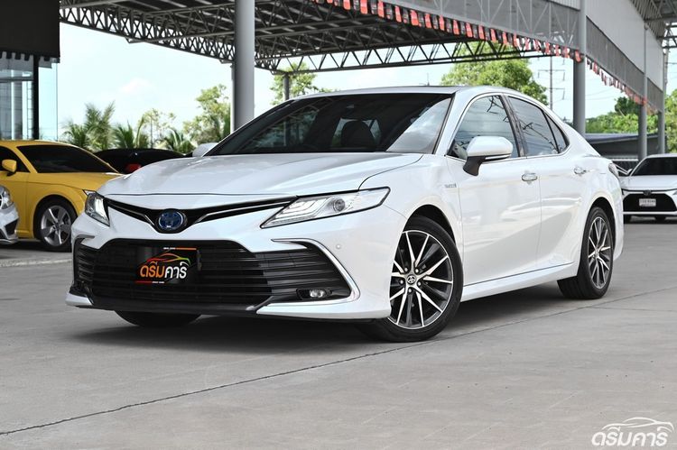 รถ Toyota Camry 2.5 HEV Premium สี ขาว