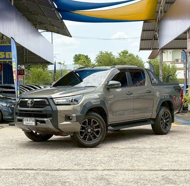 Toyota Hilux Revo 2022 2.4 E ดีเซล เกียร์อัตโนมัติ บรอนซ์ทอง รูปที่ 3