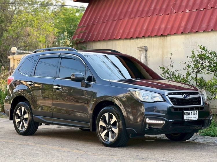 รถ Subaru Forester 2.0 i สี เทา