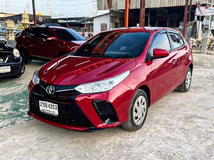 รถ Toyota Yaris 1.2 Entry สี แดง