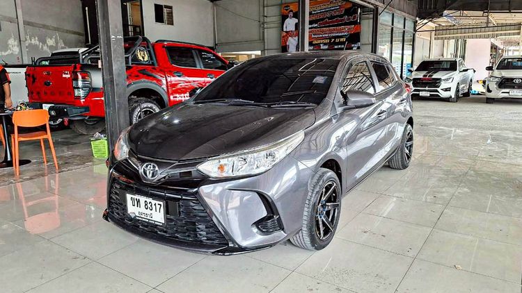 รถ Toyota Yaris 1.2 Entry สี เทา