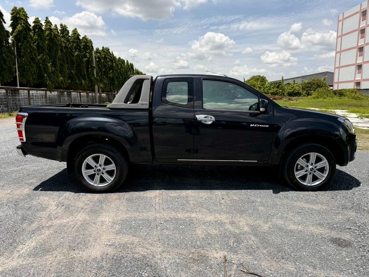 Isuzu D-MAX 2017 3.0 V-Cross Z 4WD Pickup ดีเซล ไม่ติดแก๊ส เกียร์ธรรมดา ดำ รูปที่ 4