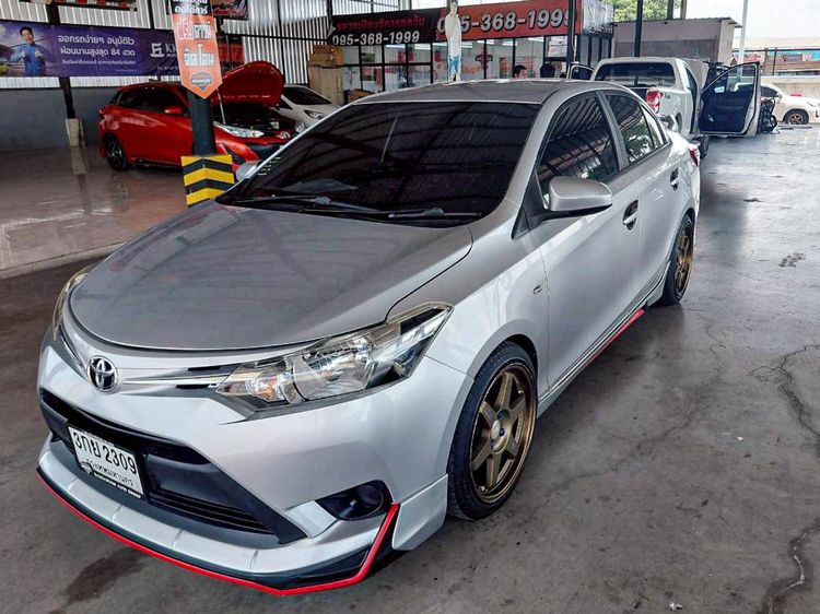 รถ Toyota Vios 1.5 J สี บรอนซ์เงิน