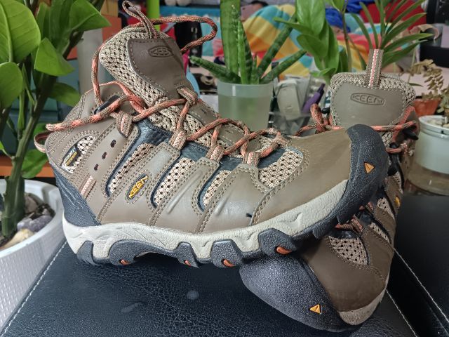 รองเท้าเดินป่ารุ่น KEEN Women's Koven Mid
