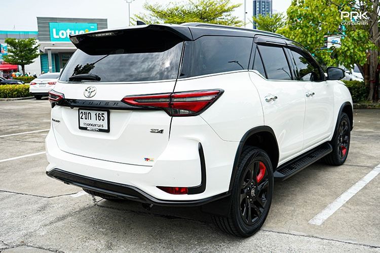 Toyota Fortuner 2021 2.4 Legender Black Top 4WD Utility-car ดีเซล ไม่ติดแก๊ส เกียร์อัตโนมัติ ขาว รูปที่ 4