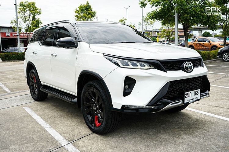 Toyota Fortuner 2021 2.4 Legender Black Top 4WD Utility-car ดีเซล ไม่ติดแก๊ส เกียร์อัตโนมัติ ขาว รูปที่ 3