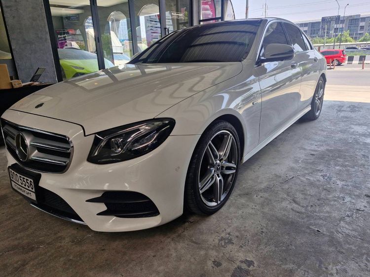รถ Mercedes-Benz E-Class E350e สี ขาว