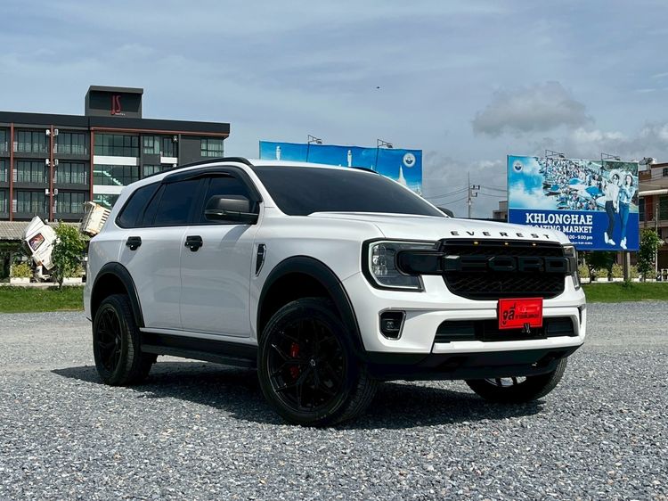 รถ Ford Everest 2.0 Trend สี ขาว
