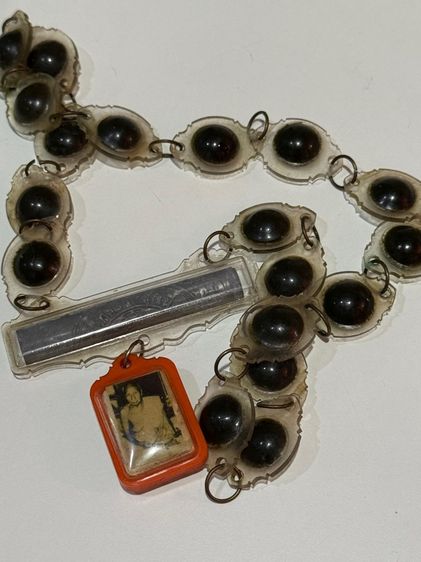 สร้อย สีผึ้งเขียว หลวงพ่อทาป เส้นละ1,000บาท