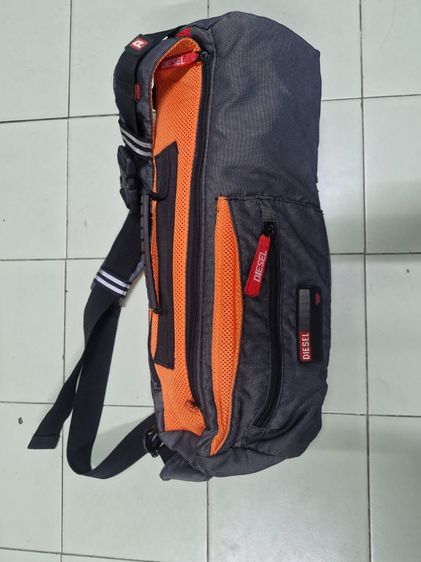 กระเป๋าสะพายข้างจากแบรนด์ Diesel Sling Bag รูปที่ 2