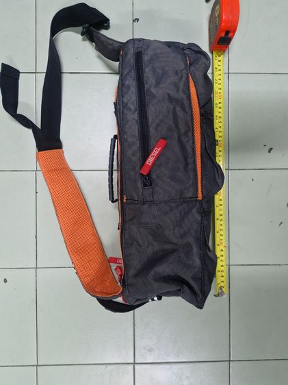 กระเป๋าสะพายข้างจากแบรนด์ Diesel Sling Bag รูปที่ 5