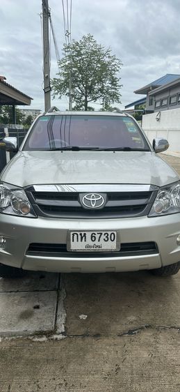 รถ Toyota Fortuner 2.7 V สี บรอนซ์ทอง