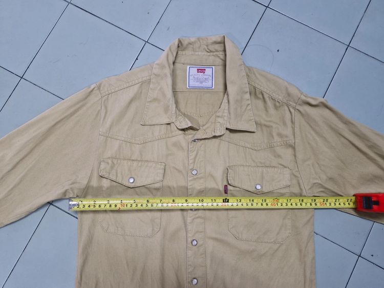 เสื้อเชิ้ตแขนยาว Levi's ทรง Western สีเบจพร้อมกระดุมมุก