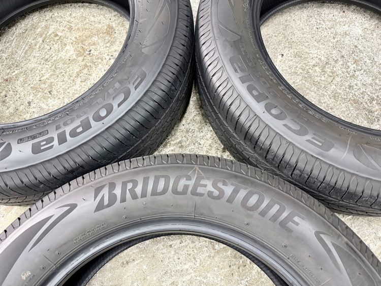 ยางถอดป้ายแดงขอบ 18” ยี่ห้อ BRIDGESTONE ขนาด 225-60R18 ปี 25 ตุ่มหน้ายางยังอยู่ครบ