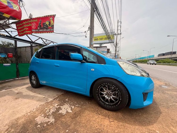 รถ Honda Jazz 1.5 V i-VTEC สี ฟ้า
