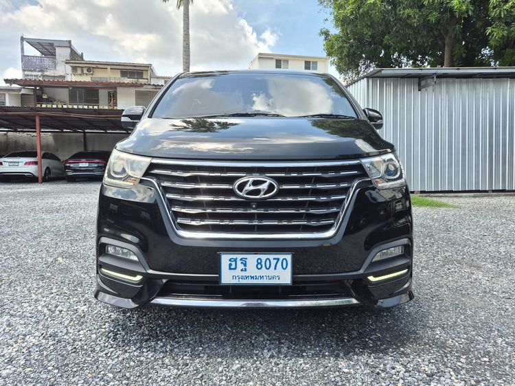 รถ Hyundai H-1  2.5 Deluxe สี ดำ
