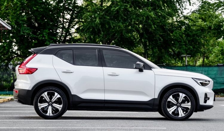 Volvo XC40 2023 Recharge Pure Electric RWD Sedan ไฟฟ้า ไม่ติดแก๊ส เกียร์อัตโนมัติ ขาว รูปที่ 4