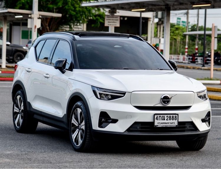 รถ Volvo XC40 Recharge Pure Electric RWD สี ขาว