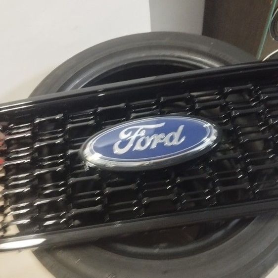 กระจังหน้า ford everest ของใหม่สั่งศูนย์เข้ามาแล้วไม่ได้ใช้ รูปที่ 3