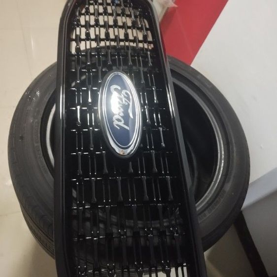 กระจังหน้า ford everest ของใหม่สั่งศูนย์เข้ามาแล้วไม่ได้ใช้ รูปที่ 4